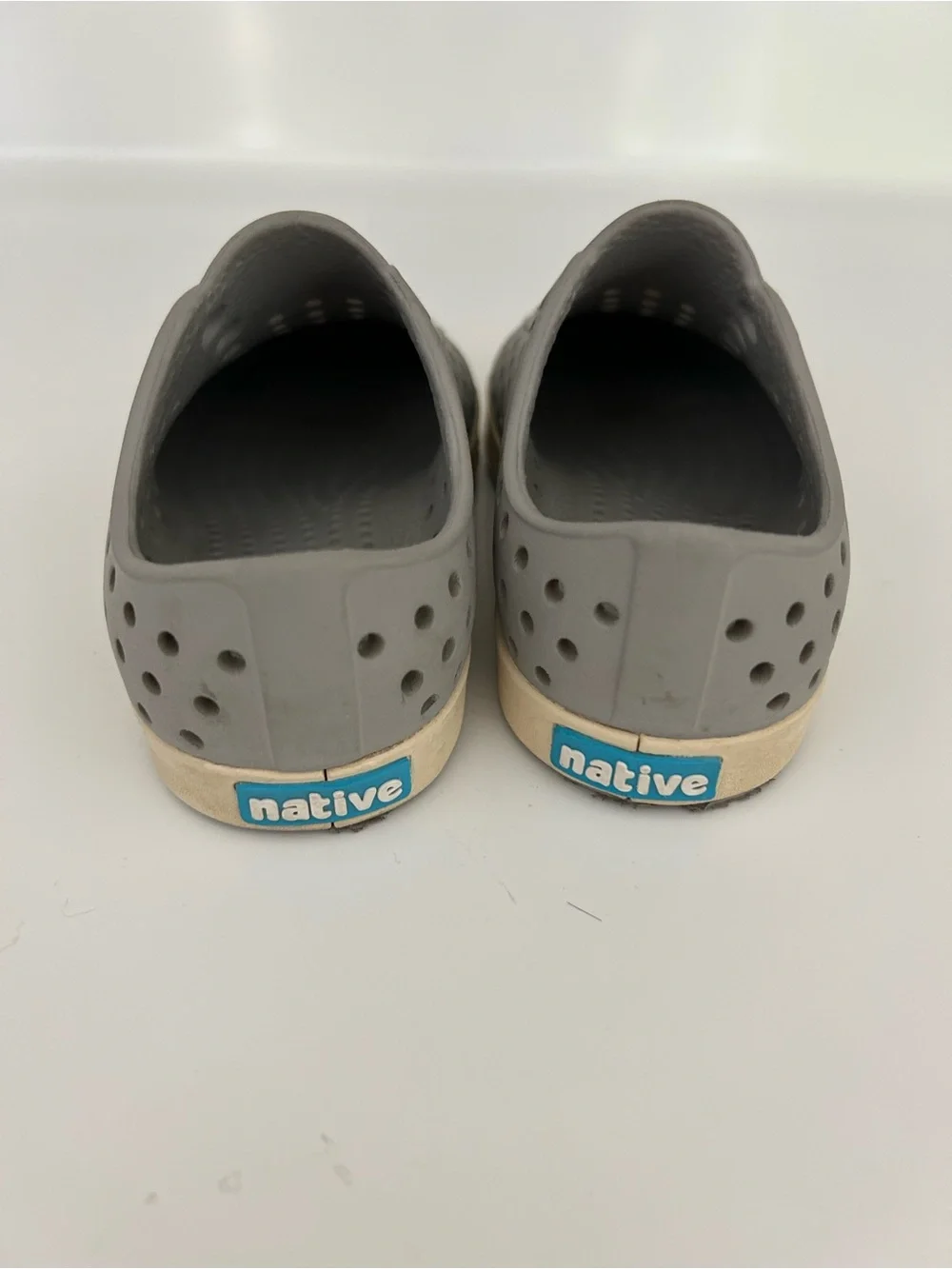Native Jefferson Grey Toddler Water Slip On Shoes Size 7